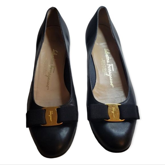 Salvatore Ferragamo Shoes - Salvatore Ferragamo Vara Black Pumps Size 9 AAA